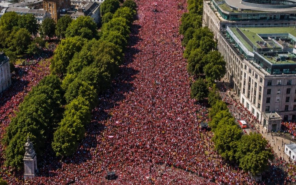 TIWA SAVAGE ,2 MILLION OTHERS JOIN ARSENAL’S EPL TROPHY PARADE IN LONDON